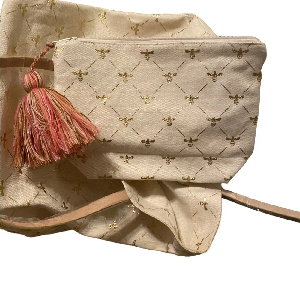 NWT Shiraleah Chicago, Gold Bee canvas tote bag with matching pouch